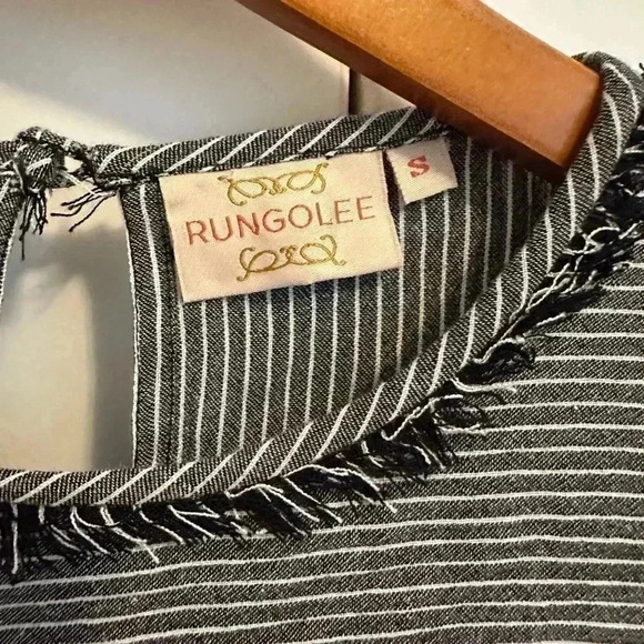 RUNGOLEE Fringe Blouse with 3/4 Sleeve size Small - Picture 3 of 10